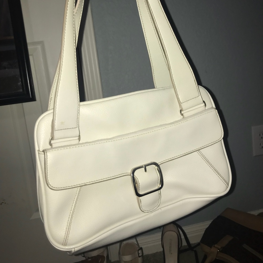 BEAUTIFUL OLD FASHIONED WHITE PURSE